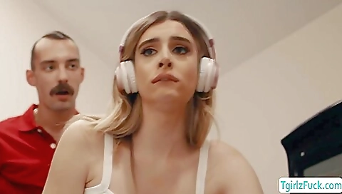 Big ass blonde in boots is showing her body in the video