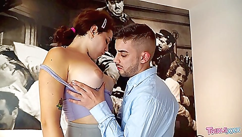 Tattooed girl rides her big booty ass in hardcore ½