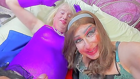 Blonde and brunette have a great time for a deepthroat